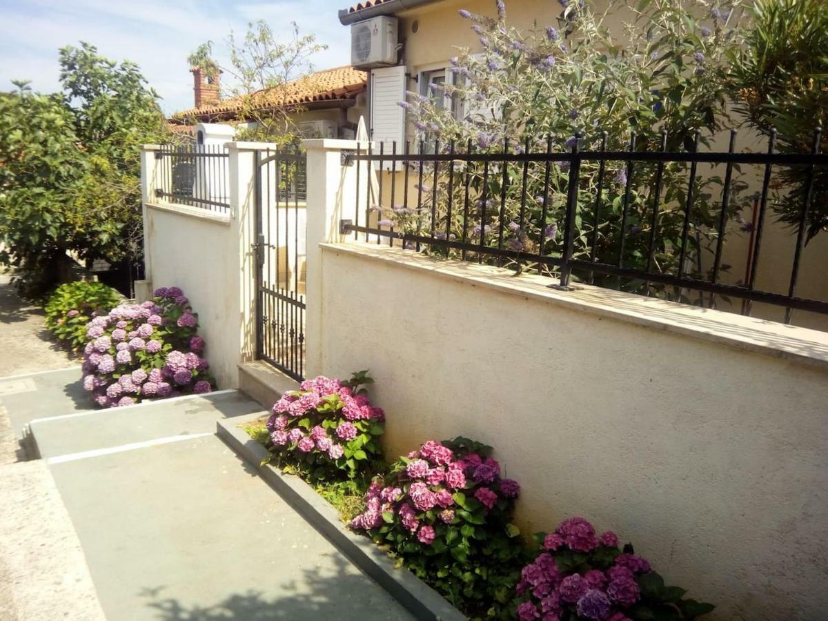 Apartman Vida Pola Esterno foto